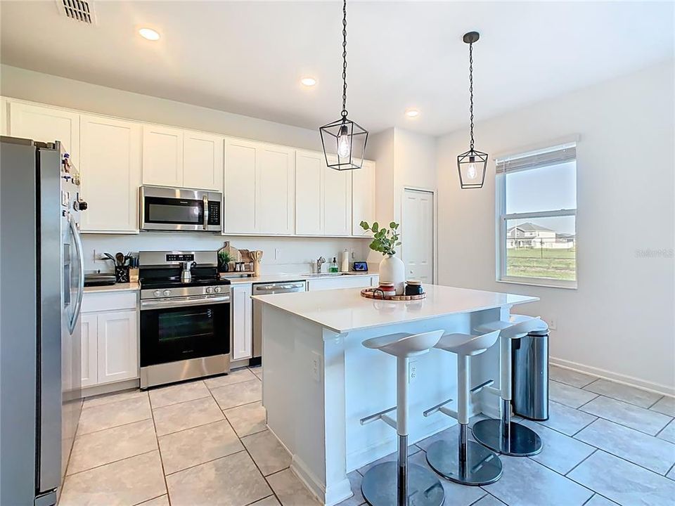 На продажу: $310,000 (3 спален, 2 ванн, 1689 Квадратных фут)