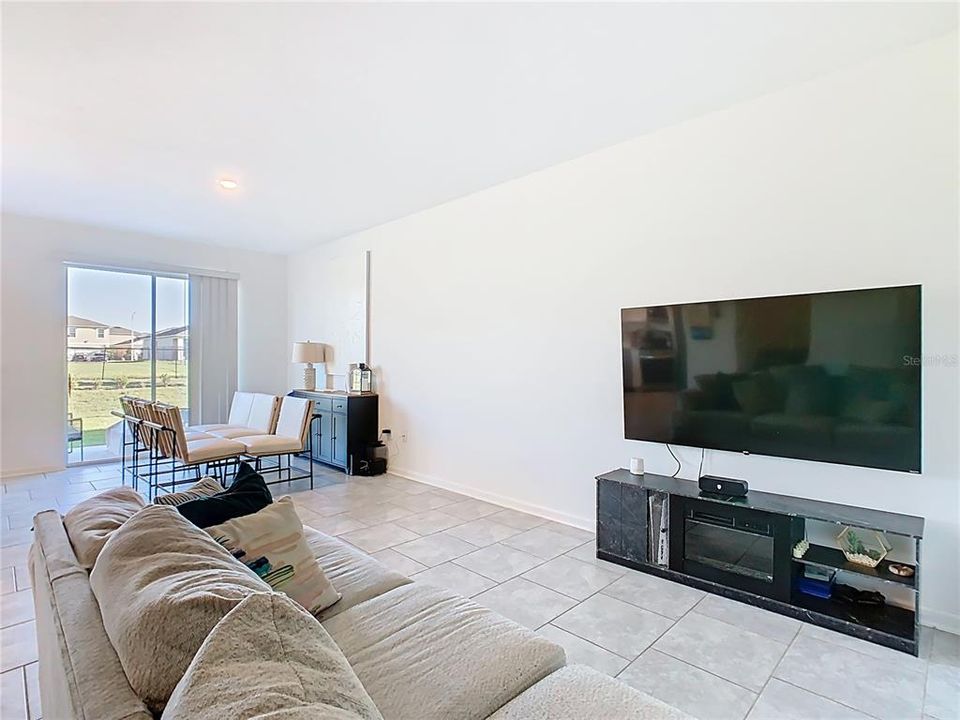 На продажу: $310,000 (3 спален, 2 ванн, 1689 Квадратных фут)