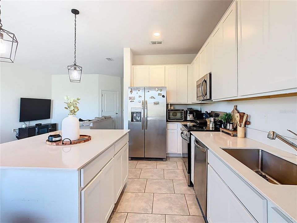 На продажу: $310,000 (3 спален, 2 ванн, 1689 Квадратных фут)