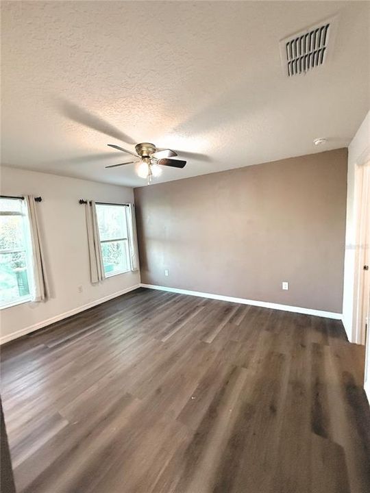 For Sale: $349,990 (4 beds, 2 baths, 1656 Square Feet)