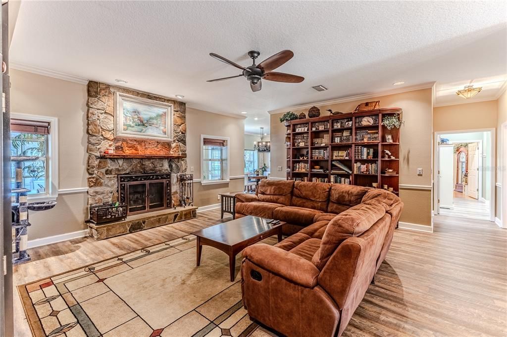 En Venta: $999,000 (4 camas, 3 baños, 3541 Pies cuadrados)