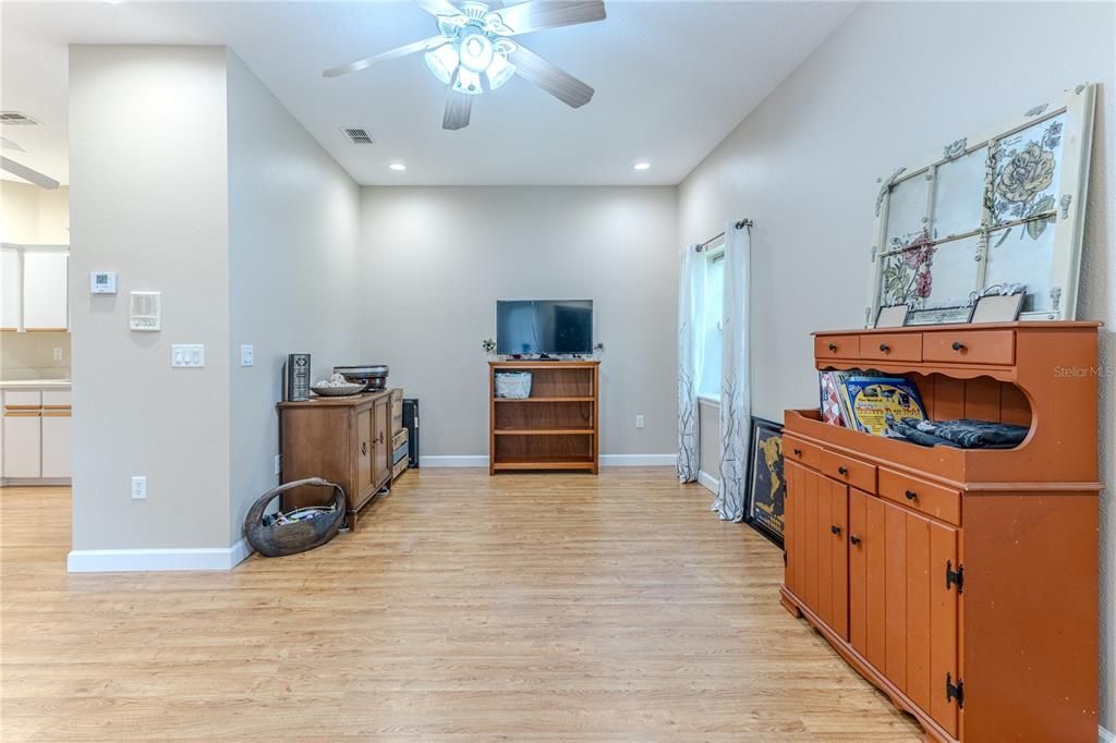 En Venta: $999,000 (4 camas, 3 baños, 3541 Pies cuadrados)