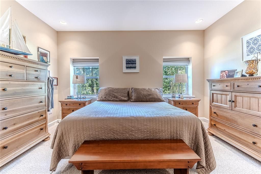 En Venta: $999,000 (4 camas, 3 baños, 3541 Pies cuadrados)