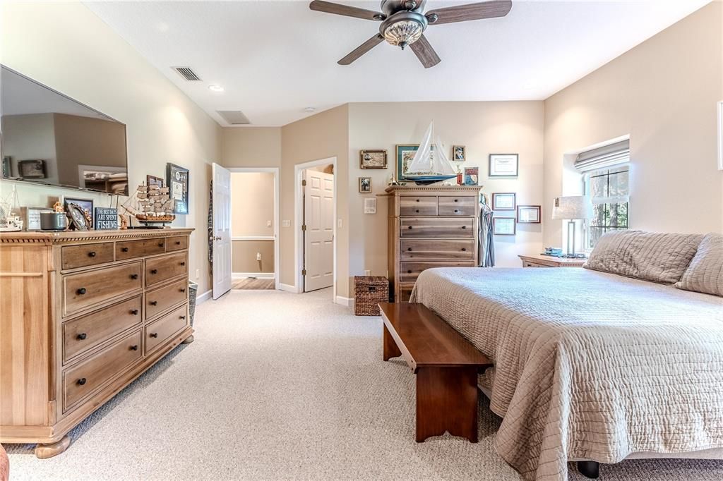 En Venta: $999,000 (4 camas, 3 baños, 3541 Pies cuadrados)