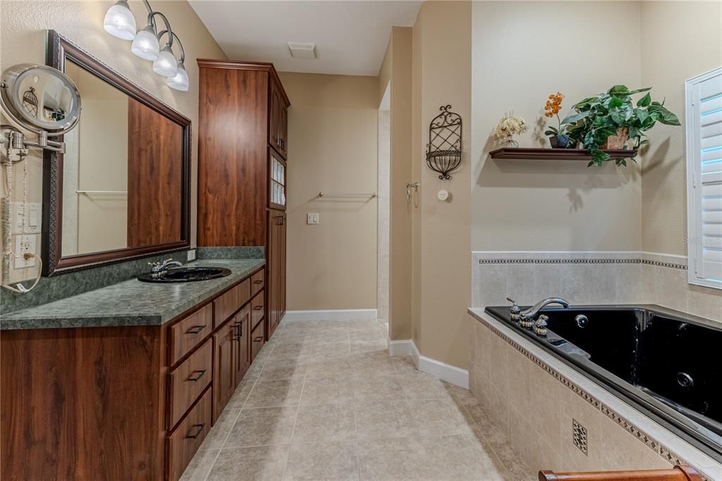 En Venta: $999,000 (4 camas, 3 baños, 3541 Pies cuadrados)