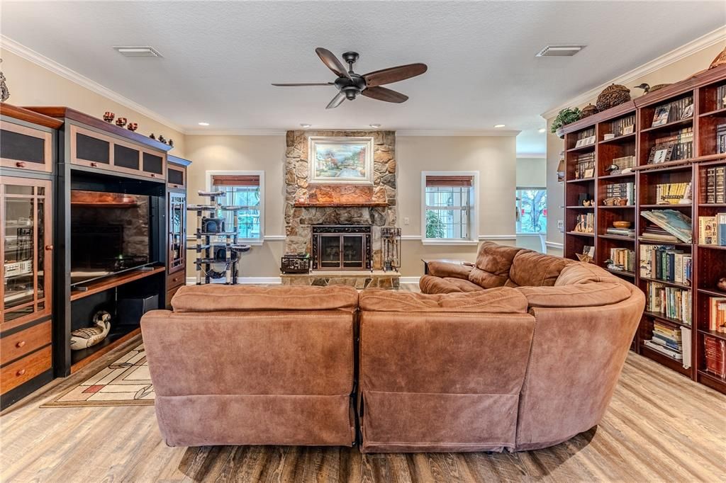 En Venta: $999,000 (4 camas, 3 baños, 3541 Pies cuadrados)