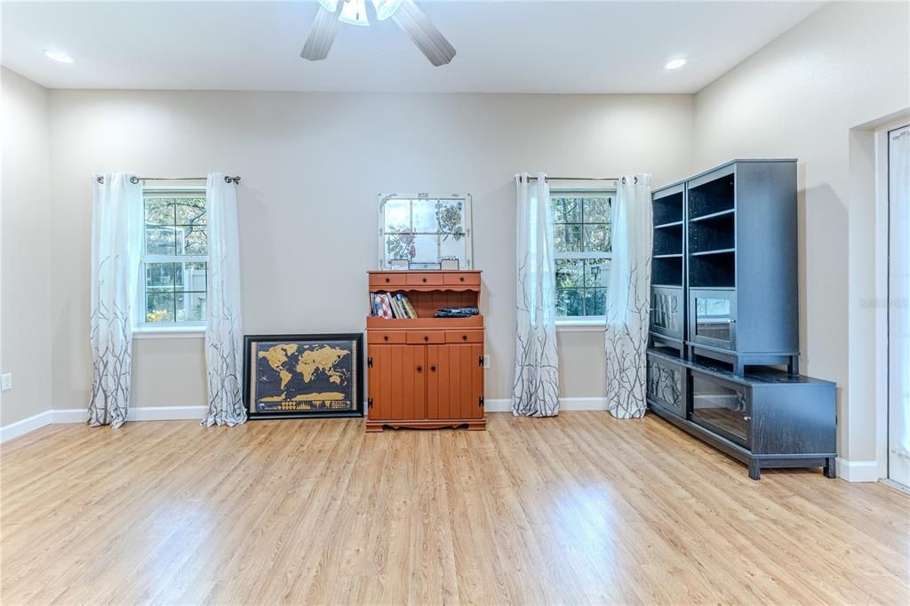 En Venta: $999,000 (4 camas, 3 baños, 3541 Pies cuadrados)