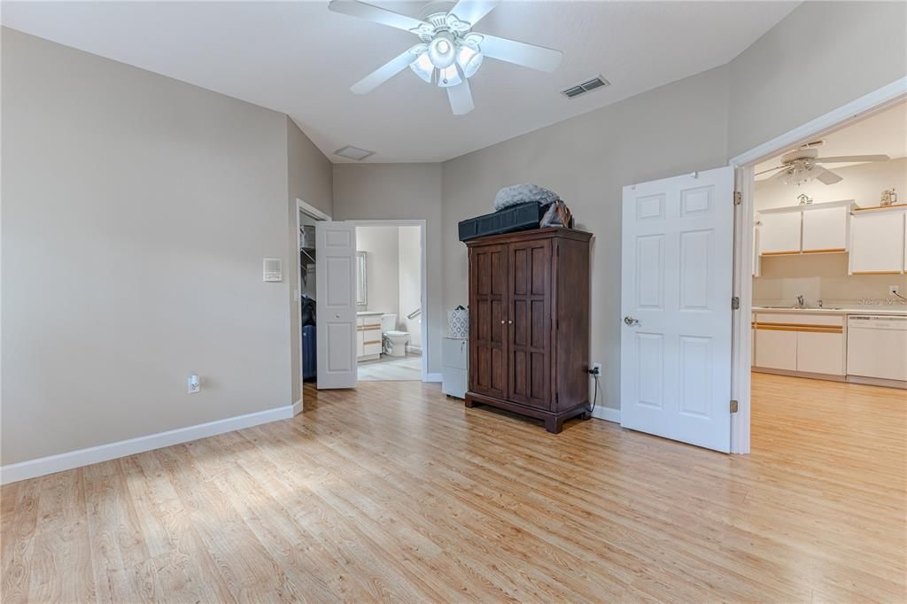 En Venta: $999,000 (4 camas, 3 baños, 3541 Pies cuadrados)