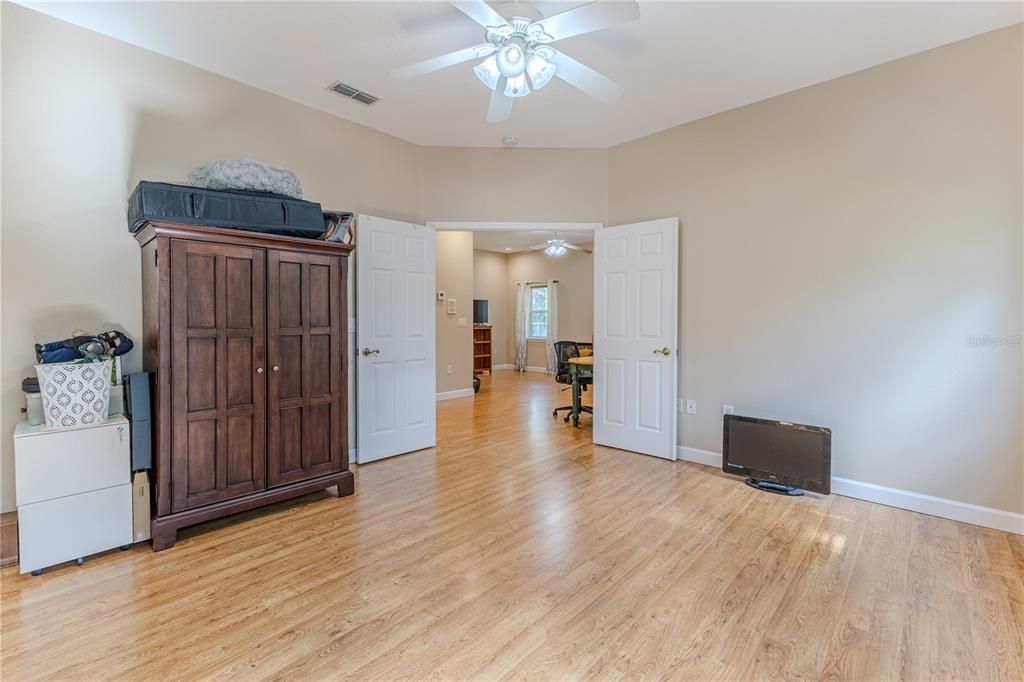 En Venta: $999,000 (4 camas, 3 baños, 3541 Pies cuadrados)