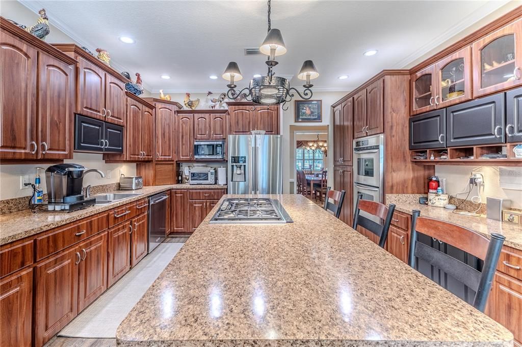 En Venta: $999,000 (4 camas, 3 baños, 3541 Pies cuadrados)