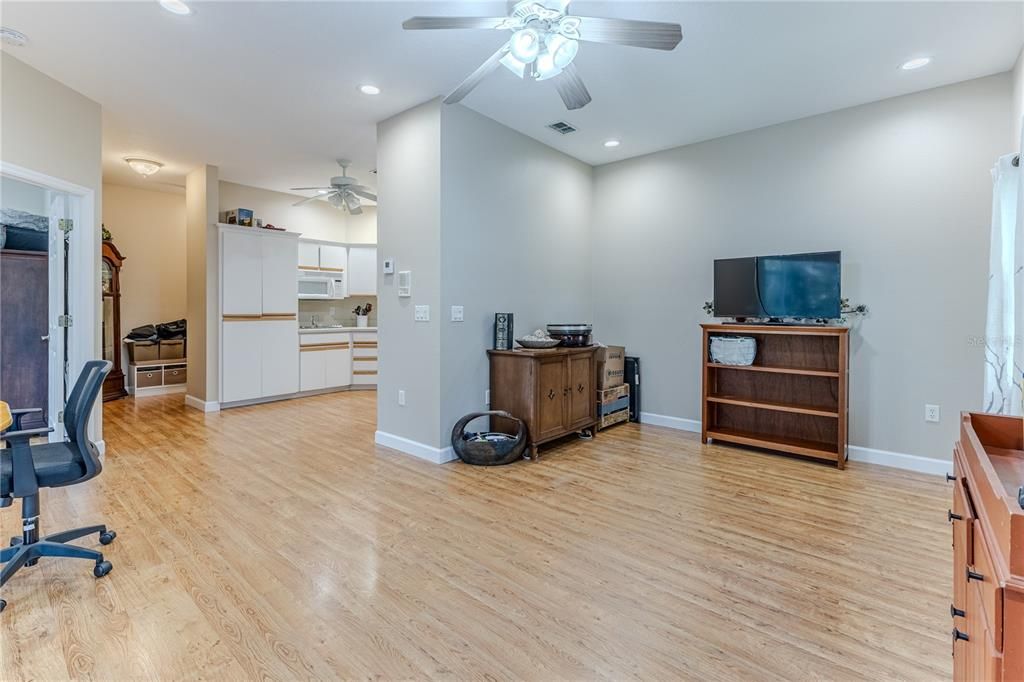 En Venta: $999,000 (4 camas, 3 baños, 3541 Pies cuadrados)