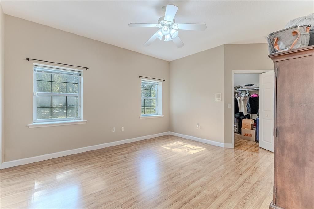 En Venta: $999,000 (4 camas, 3 baños, 3541 Pies cuadrados)