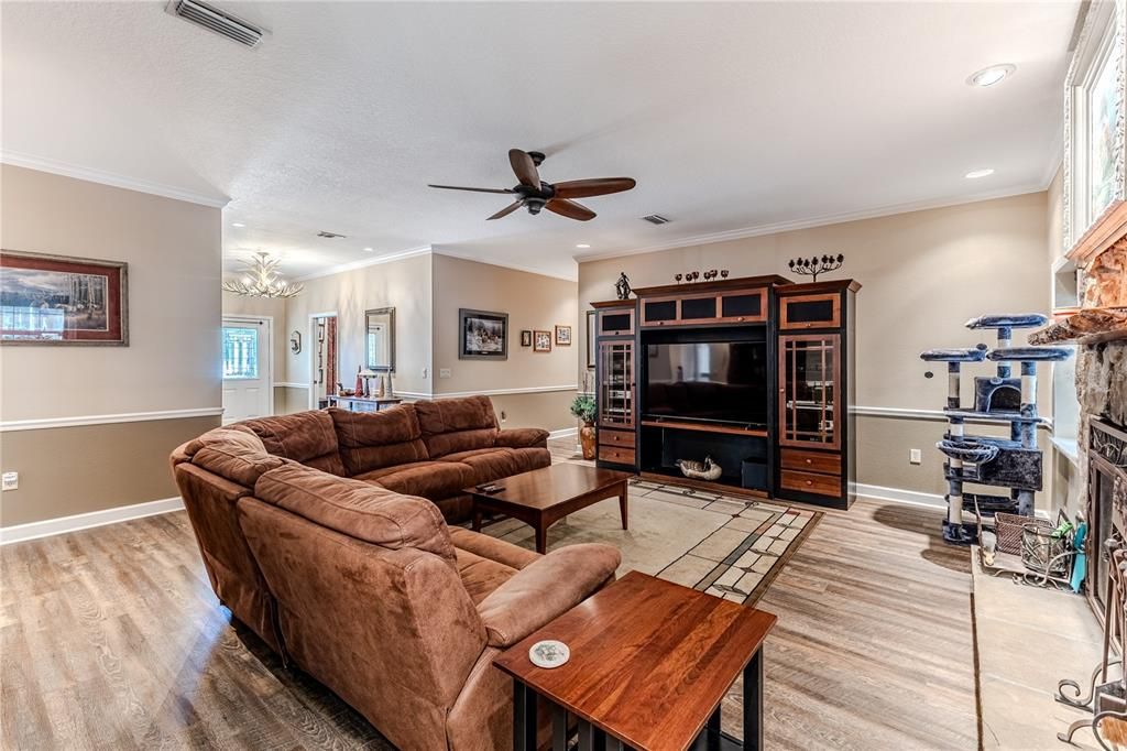 En Venta: $999,000 (4 camas, 3 baños, 3541 Pies cuadrados)