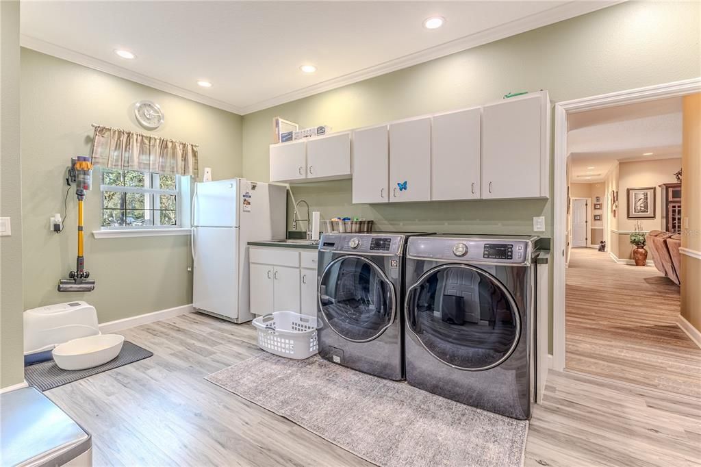 En Venta: $999,000 (4 camas, 3 baños, 3541 Pies cuadrados)