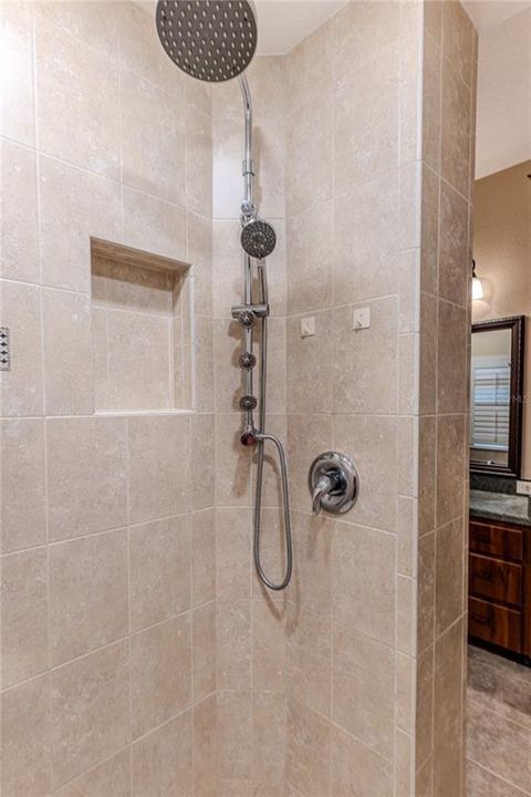 En Venta: $999,000 (4 camas, 3 baños, 3541 Pies cuadrados)