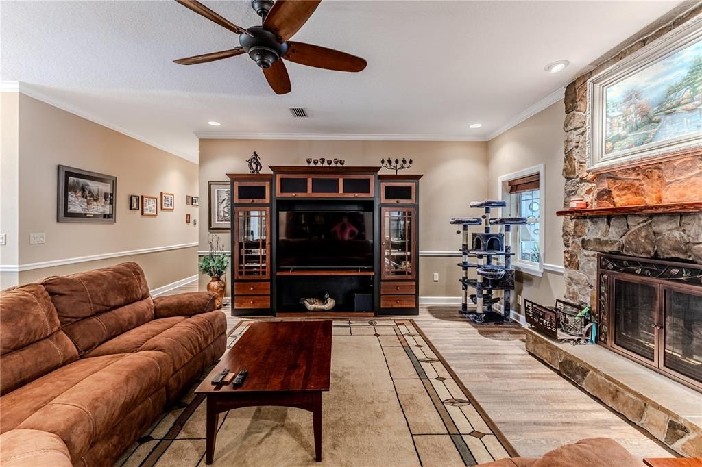 En Venta: $999,000 (4 camas, 3 baños, 3541 Pies cuadrados)