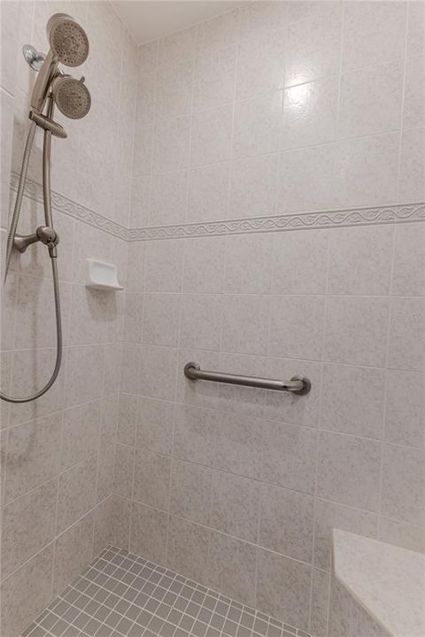 En Venta: $999,000 (4 camas, 3 baños, 3541 Pies cuadrados)