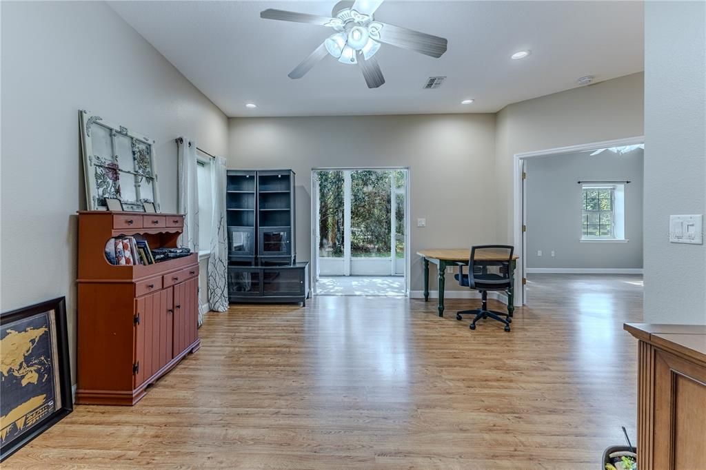 En Venta: $999,000 (4 camas, 3 baños, 3541 Pies cuadrados)