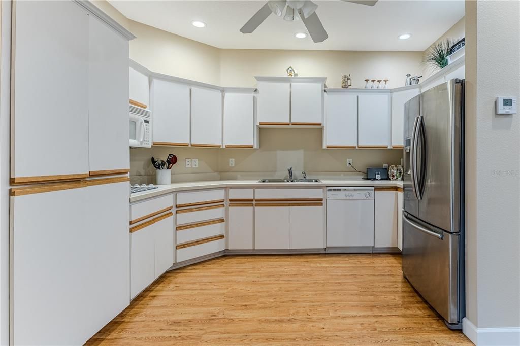 En Venta: $999,000 (4 camas, 3 baños, 3541 Pies cuadrados)