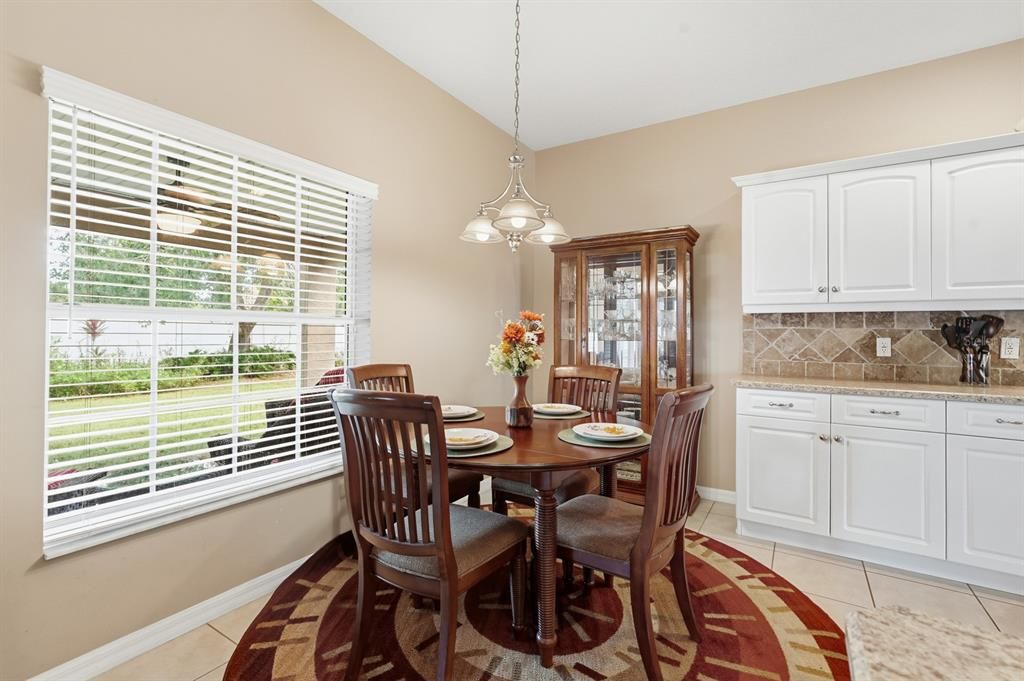 Activo con contrato: $409,000 (3 camas, 3 baños, 2669 Pies cuadrados)