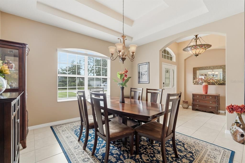 Activo con contrato: $409,000 (3 camas, 3 baños, 2669 Pies cuadrados)