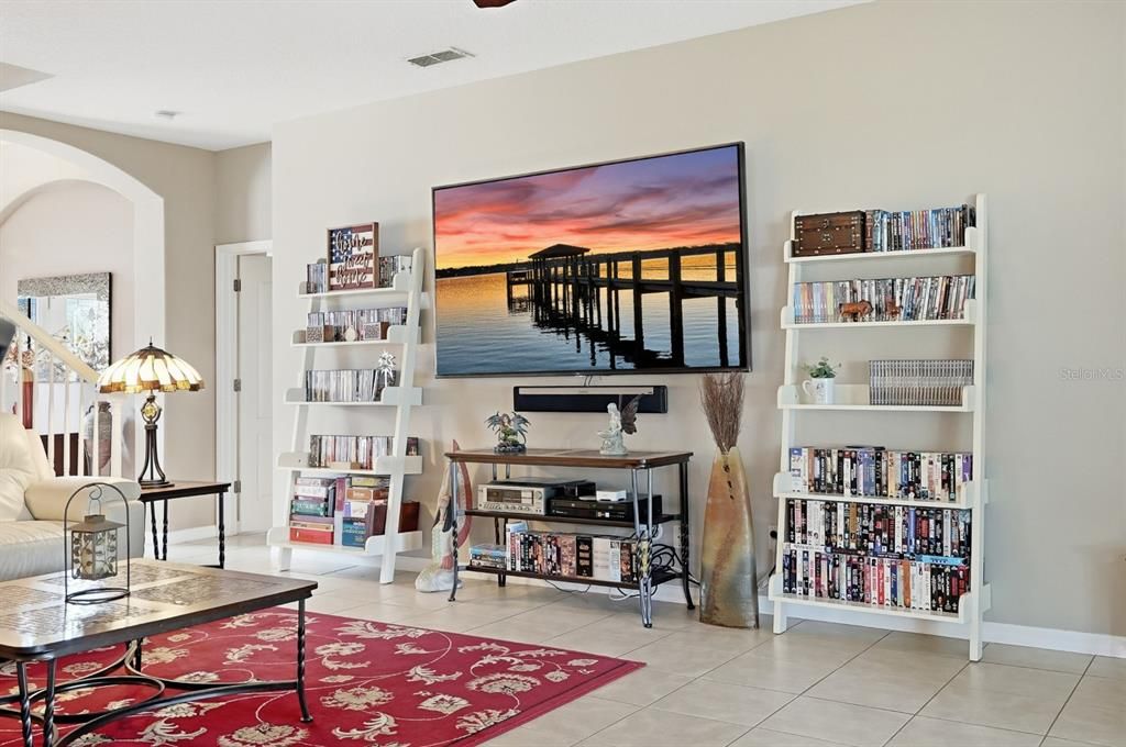 Activo con contrato: $409,000 (3 camas, 3 baños, 2669 Pies cuadrados)