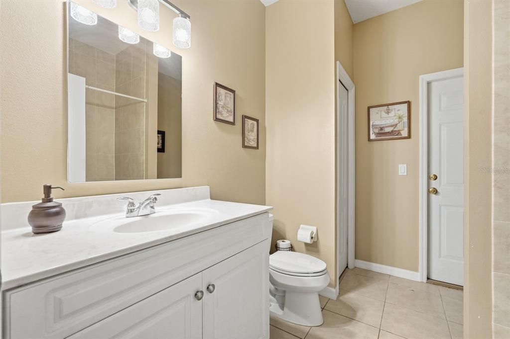 Activo con contrato: $409,000 (3 camas, 3 baños, 2669 Pies cuadrados)