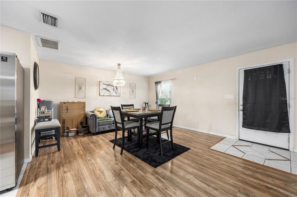 На продажу: $245,000 (3 спален, 2 ванн, 1350 Квадратных фут)