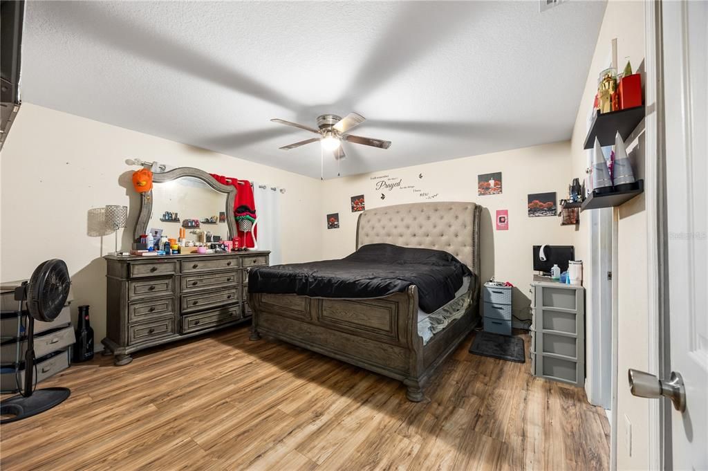 На продажу: $245,000 (3 спален, 2 ванн, 1350 Квадратных фут)