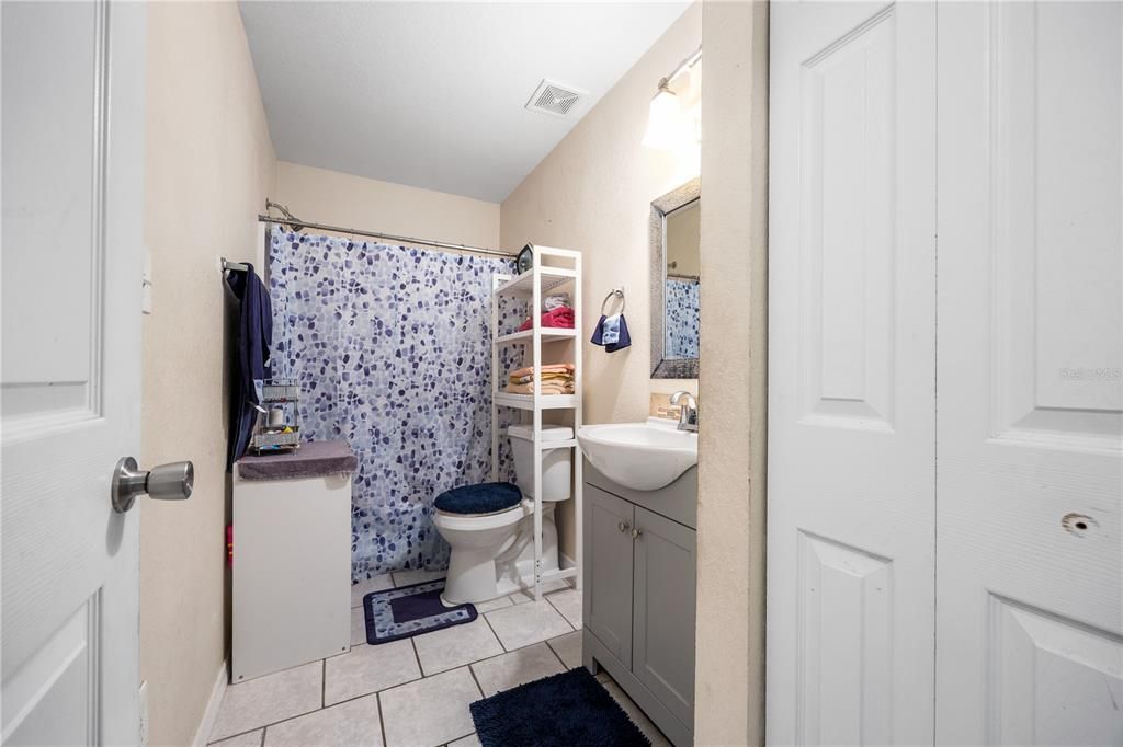 На продажу: $245,000 (3 спален, 2 ванн, 1350 Квадратных фут)