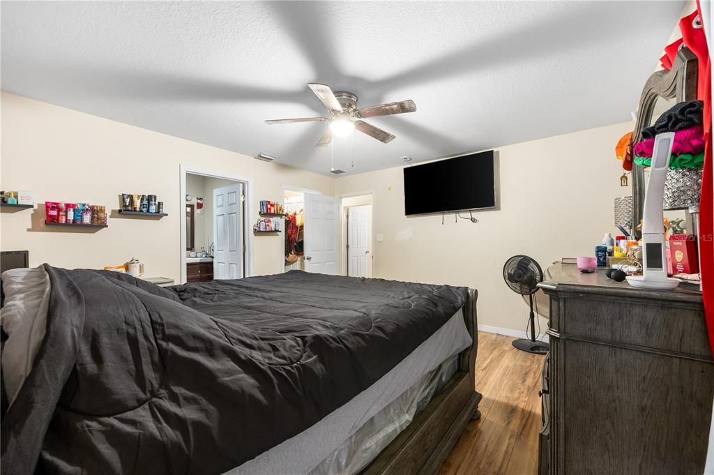 На продажу: $245,000 (3 спален, 2 ванн, 1350 Квадратных фут)