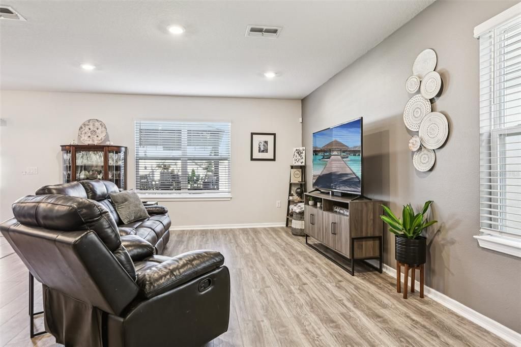 For Sale: $418,000 (4 beds, 3 baths, 2207 Square Feet)