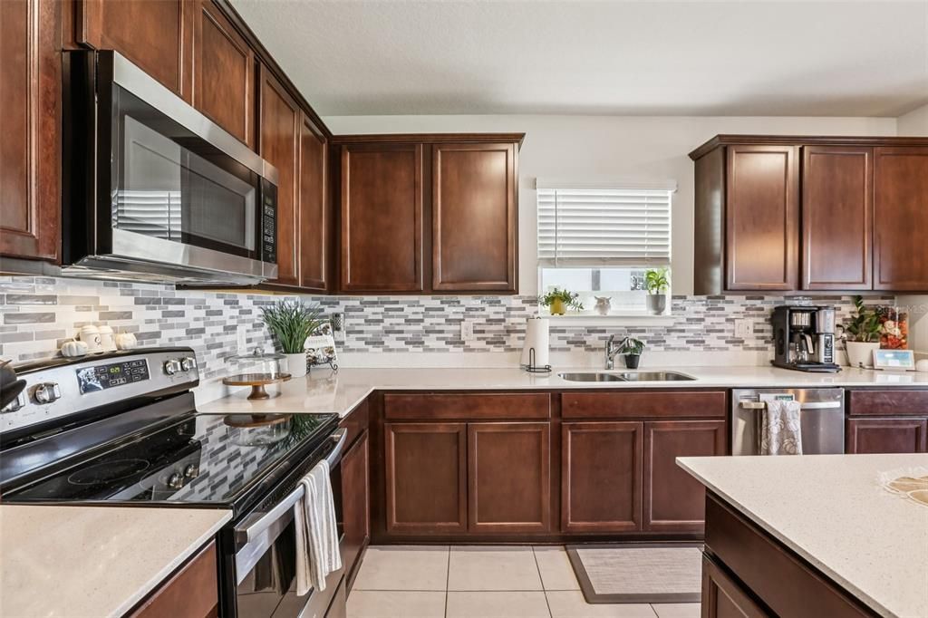 For Sale: $418,000 (4 beds, 3 baths, 2207 Square Feet)