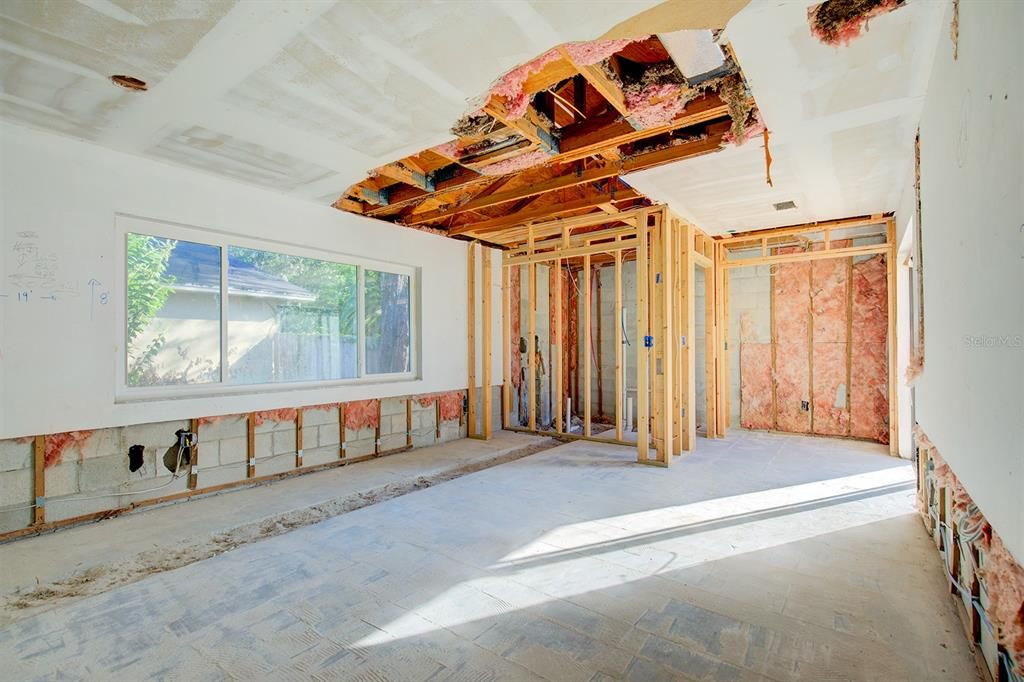 Activo con contrato: $359,900 (4 camas, 3 baños, 2265 Pies cuadrados)