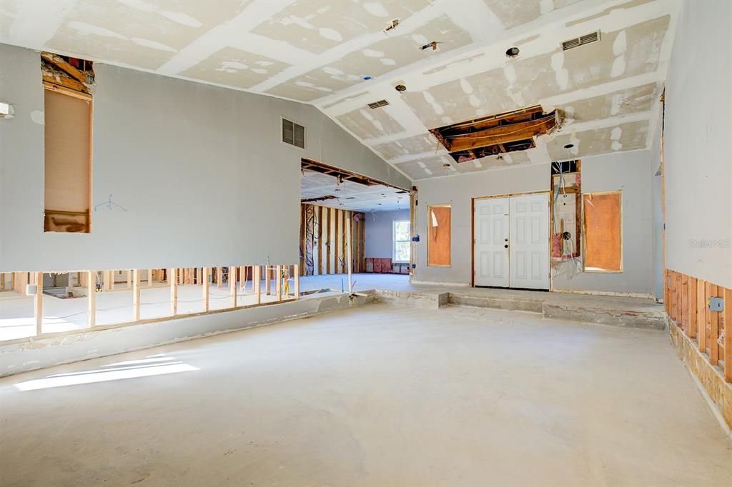 Activo con contrato: $359,900 (4 camas, 3 baños, 2265 Pies cuadrados)