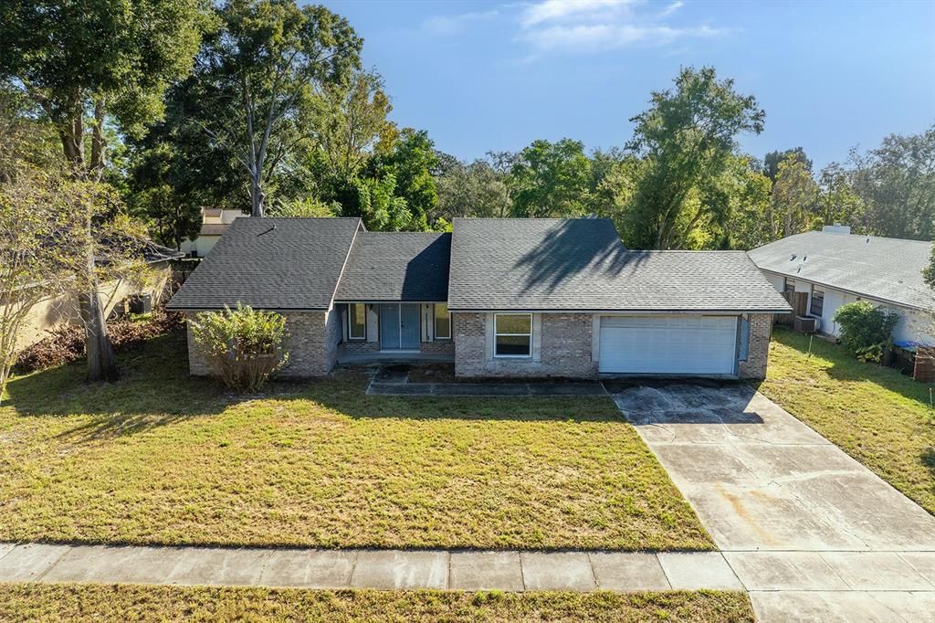 Activo con contrato: $359,900 (4 camas, 3 baños, 2265 Pies cuadrados)