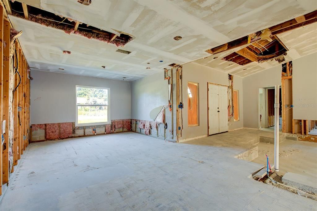 Activo con contrato: $359,900 (4 camas, 3 baños, 2265 Pies cuadrados)