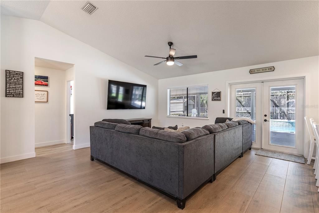 待售: $399,000 (3 贝兹, 2 浴室, 1610 平方英尺)