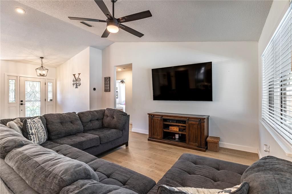 待售: $399,000 (3 贝兹, 2 浴室, 1610 平方英尺)