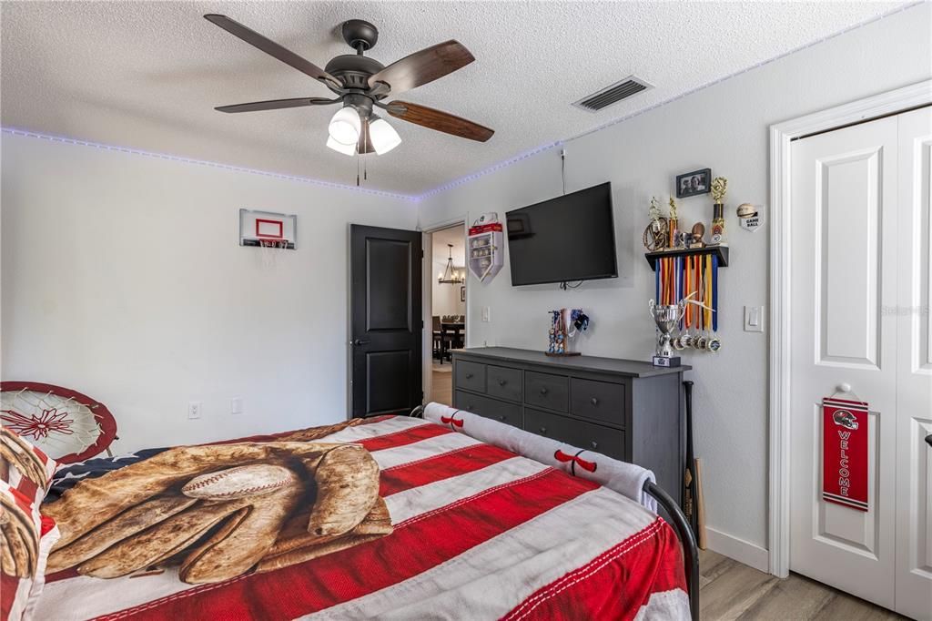 待售: $399,000 (3 贝兹, 2 浴室, 1610 平方英尺)