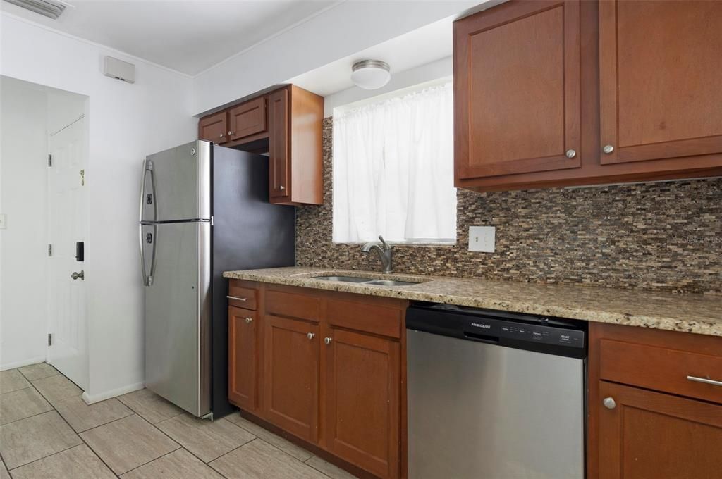 For Rent: $2,350 (3 beds, 2 baths, 1478 Square Feet)