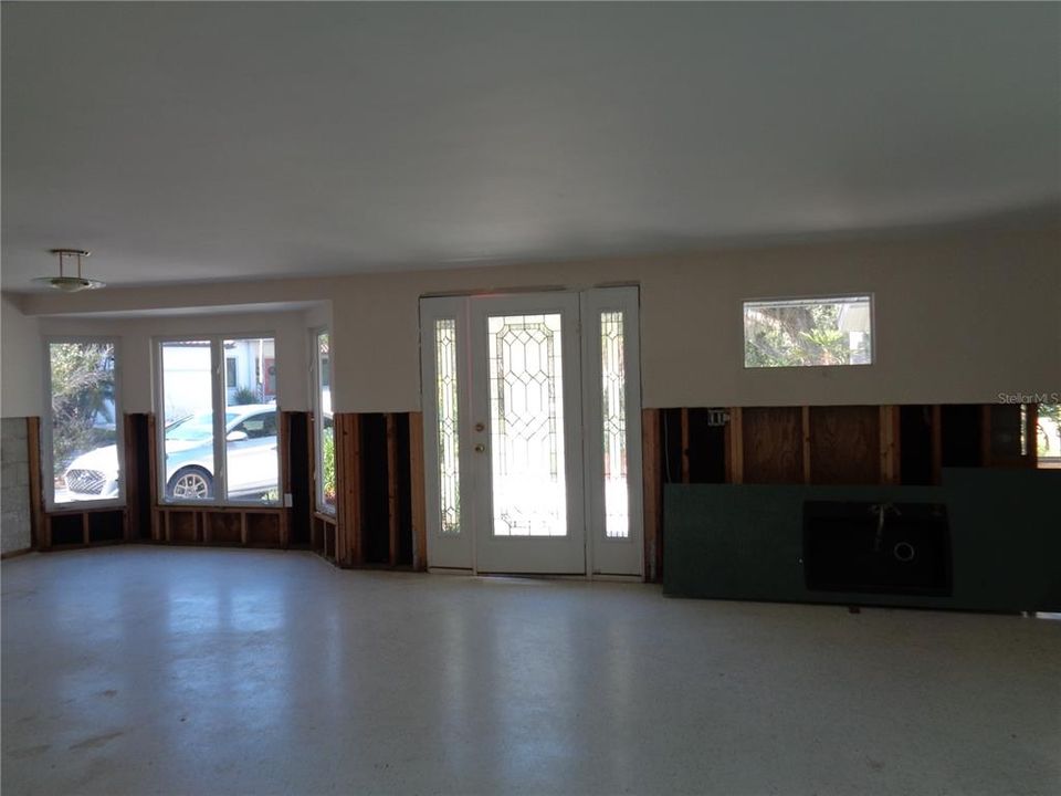 Activo con contrato: $799,000 (3 camas, 2 baños, 1831 Pies cuadrados)