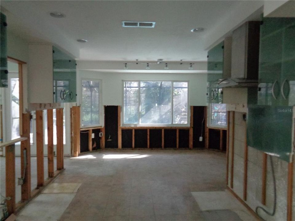 Activo con contrato: $799,000 (3 camas, 2 baños, 1831 Pies cuadrados)