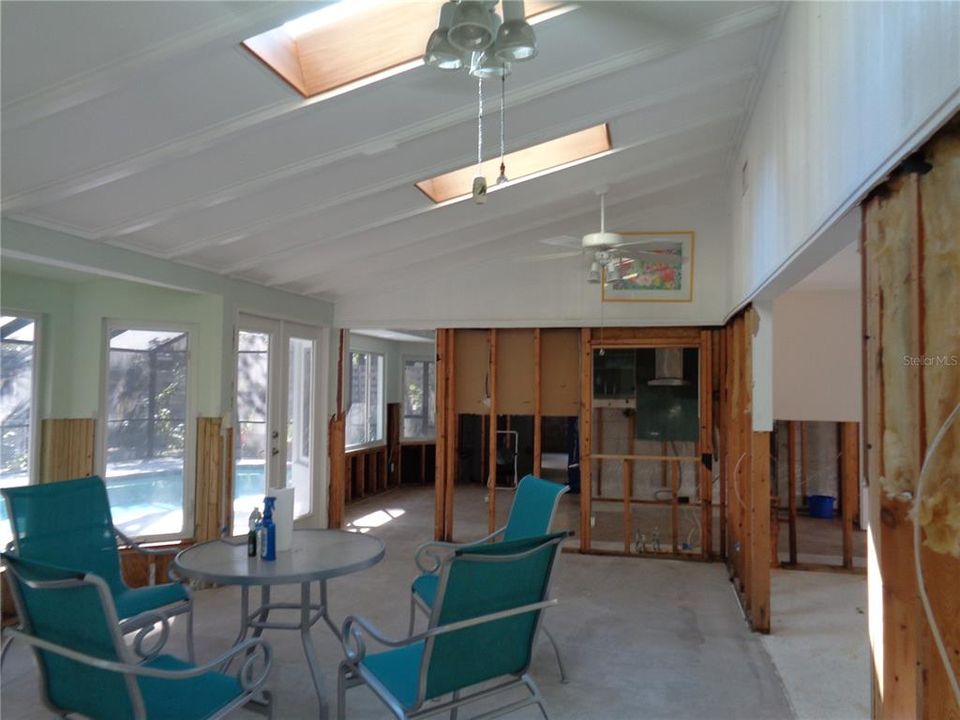 Activo con contrato: $799,000 (3 camas, 2 baños, 1831 Pies cuadrados)