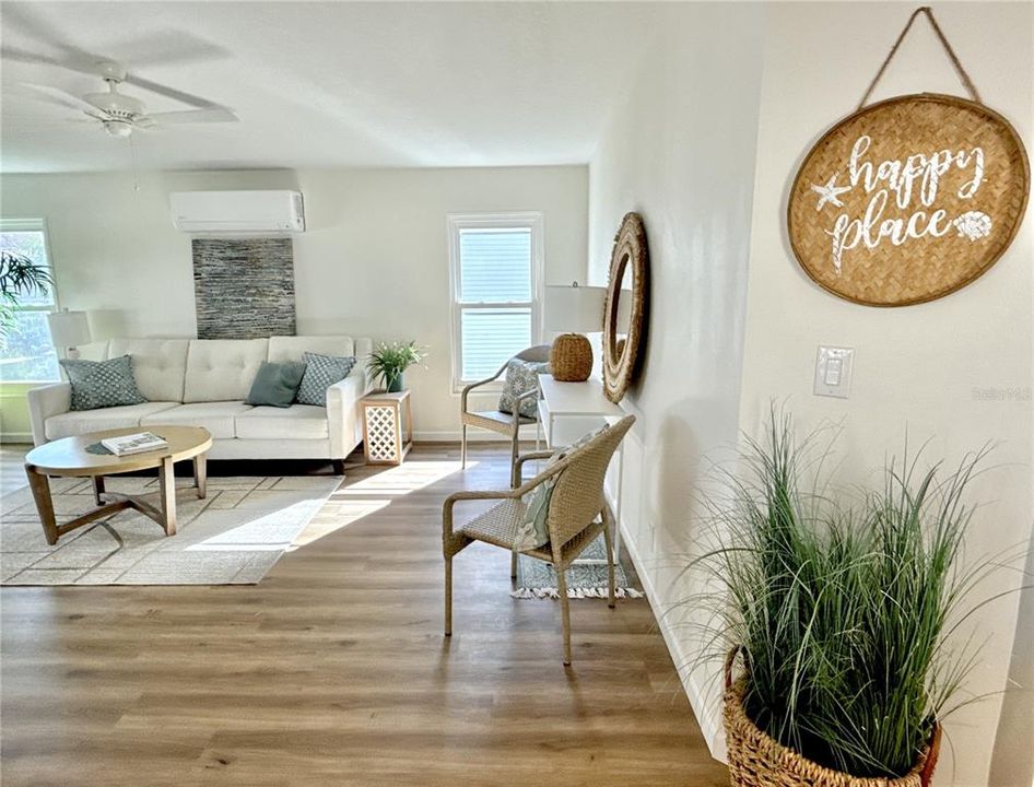 合同活跃: $245,000 (2 贝兹, 2 浴室, 1340 平方英尺)