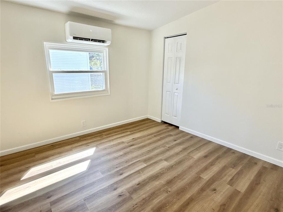 合同活跃: $245,000 (2 贝兹, 2 浴室, 1340 平方英尺)