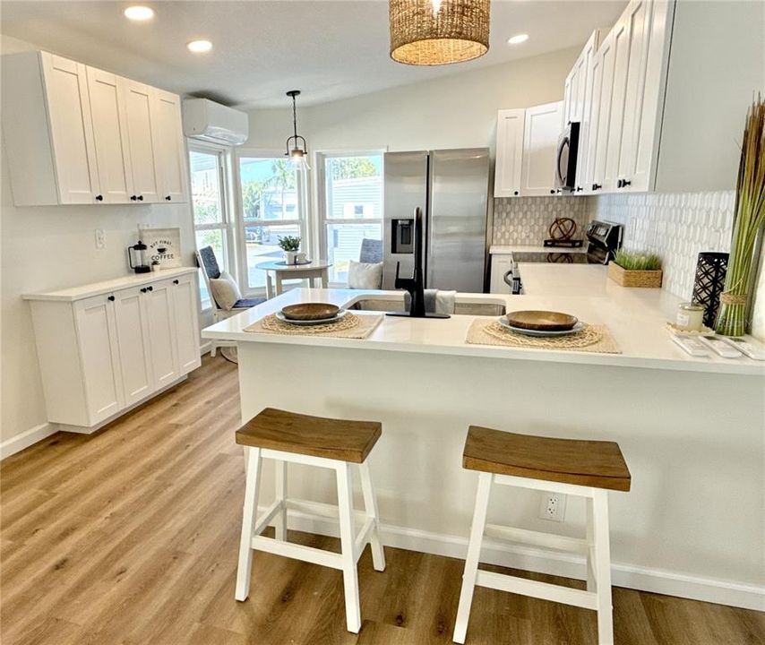 合同活跃: $245,000 (2 贝兹, 2 浴室, 1340 平方英尺)