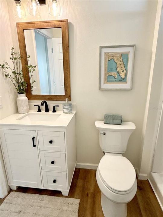 合同活跃: $245,000 (2 贝兹, 2 浴室, 1340 平方英尺)