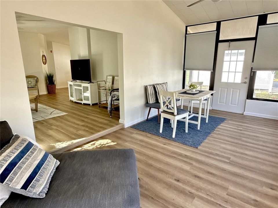 合同活跃: $245,000 (2 贝兹, 2 浴室, 1340 平方英尺)