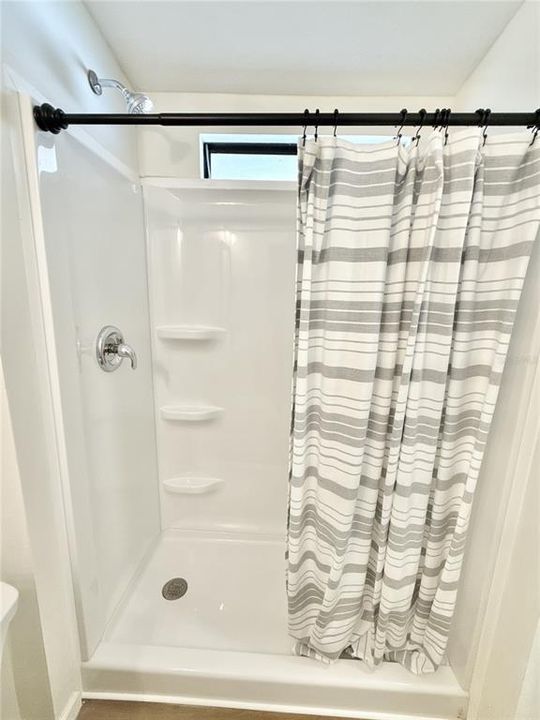 合同活跃: $245,000 (2 贝兹, 2 浴室, 1340 平方英尺)